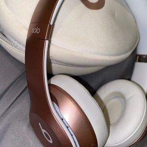Beats Solo 3 Wireless Headphones in Rose Gold